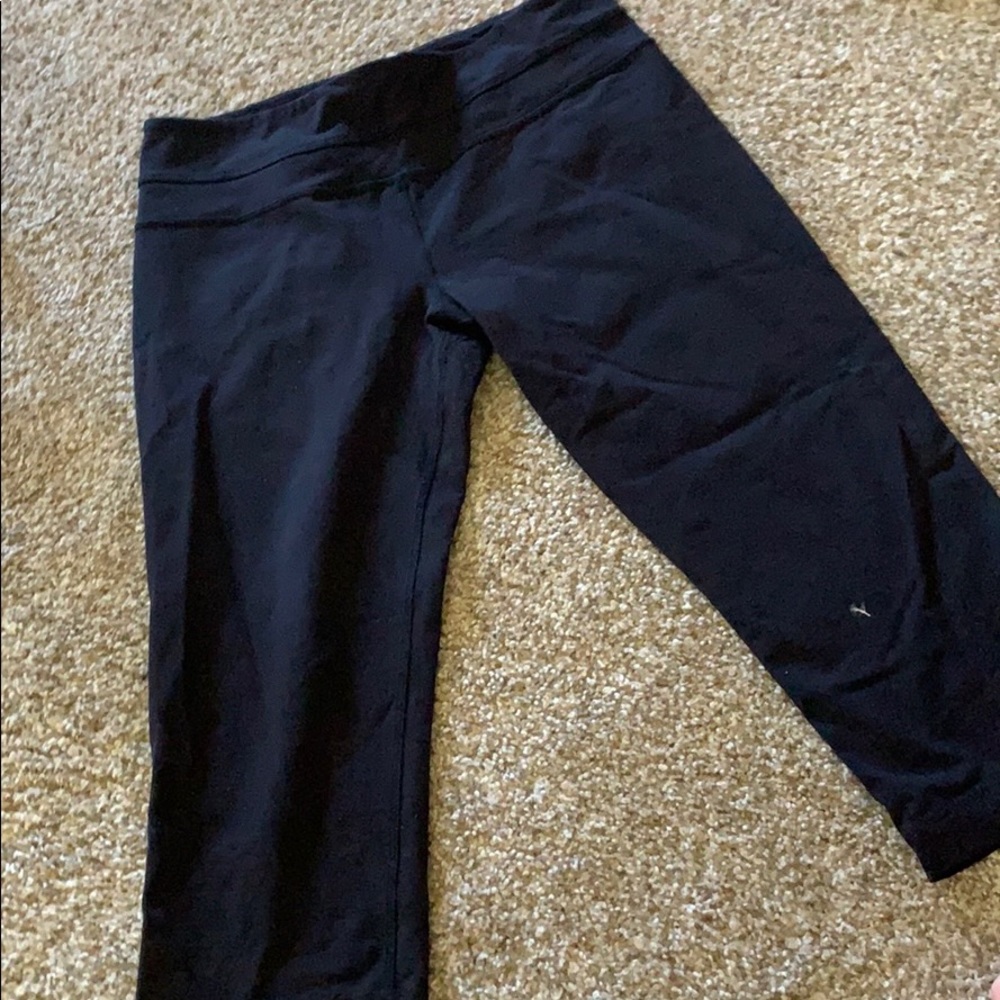 Black lululemon cropped leggings
